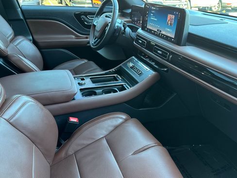 Certified 2025 Lincoln Aviator Reserve w/ Equipment Group 201A AWD/4WD image 17