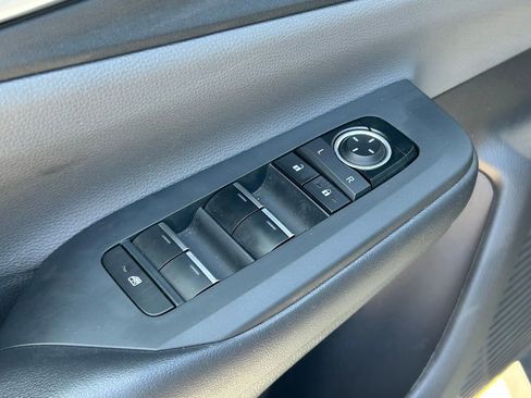 Used 2025 Toyota Prius XLE image 22