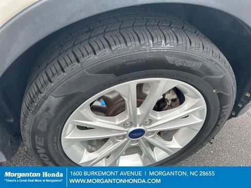 Used 2017 Ford Escape SE image 11