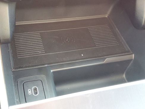 Used 2026 Land Rover Range Rover Velar Dynamic SE AWD/4WD image 24