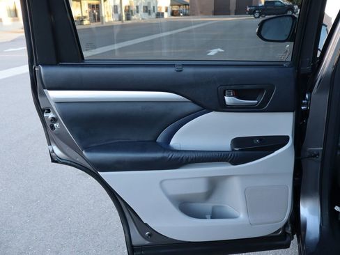 Used 2014 Toyota Highlander XLE image 26