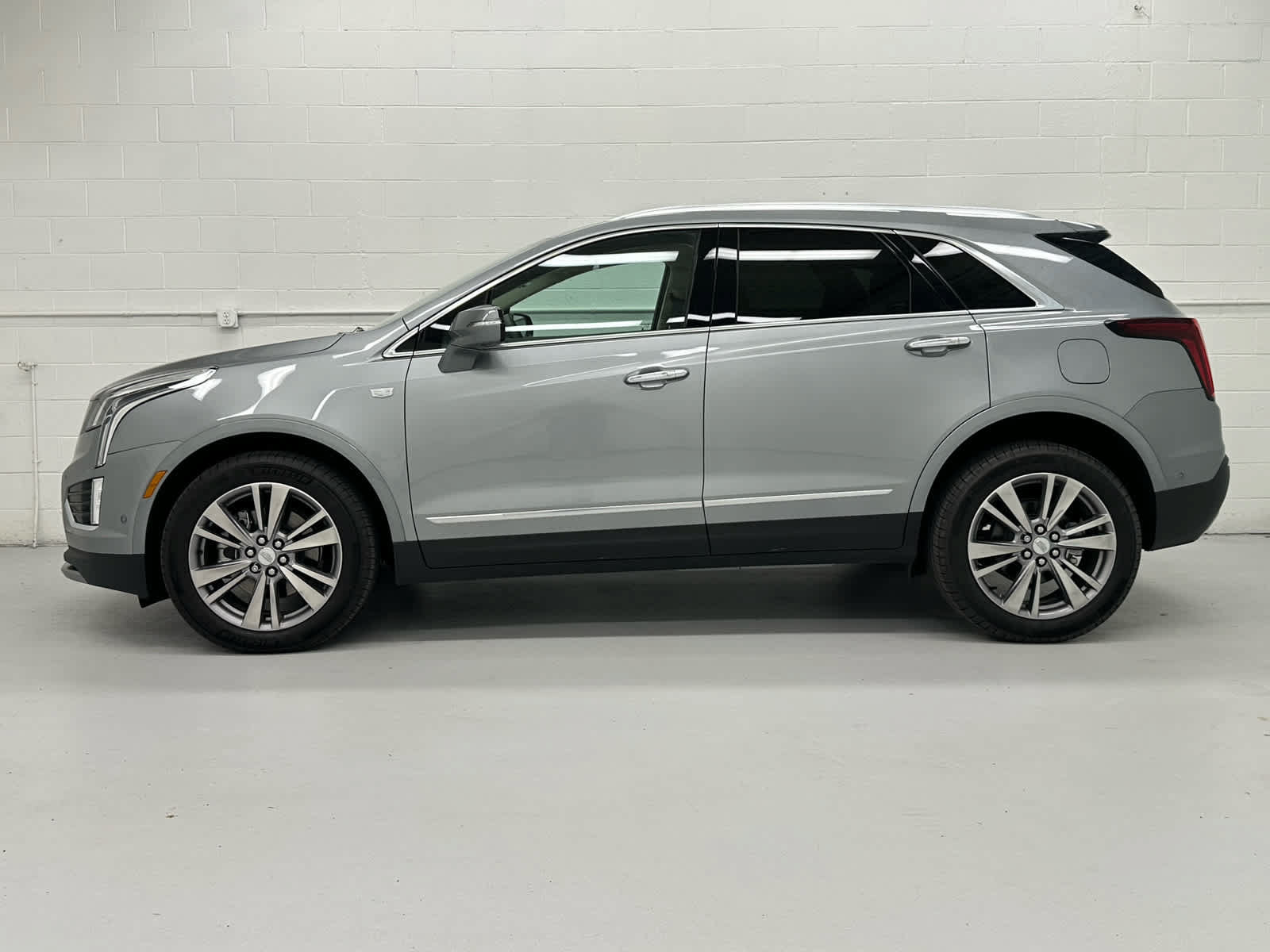 Used 2026 Cadillac XT5 Premium Luxury w/ Driver Assist Package AWD/4WD image 3