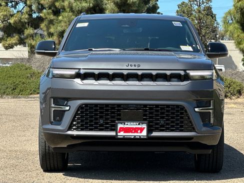 New 2026 Jeep Grand Wagoneer Limited AWD/4WD image 2