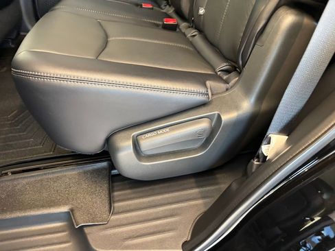 Used 2019 Nissan Pathfinder SL AWD/4WD image 28