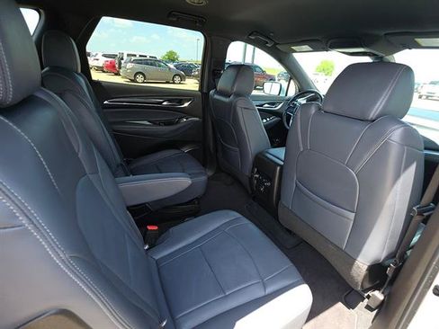 Used 2022 Buick Enclave Essence w/ Sport Touring Edition FWD image 18