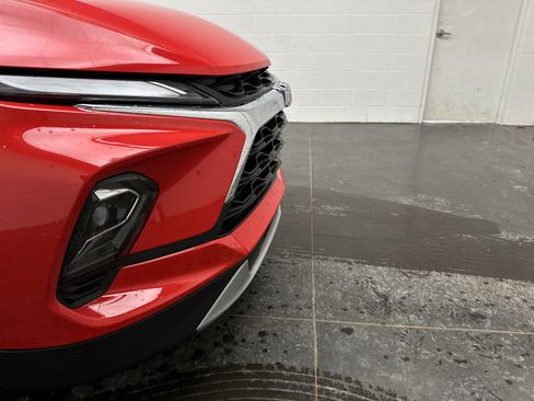 Used 2024 Chevrolet Blazer LT image 2
