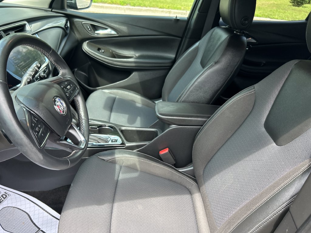 Used 2022 Buick Encore GX Preferred w/ Sport Touring Package FWD image 11