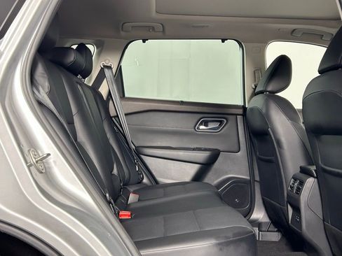 Used 2022 Nissan Rogue SV w/ SV Premium Package image 12