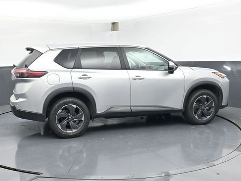 Used 2025 Nissan Rogue SV FWD image 3