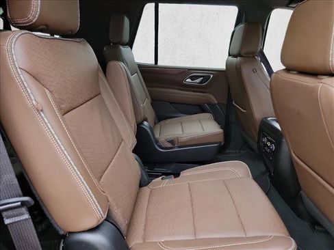 Used 2022 Chevrolet Tahoe High Country w/ Premium Package AWD/4WD image 18