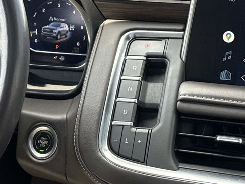 Used 2022 Chevrolet Tahoe Z71 w/ Luxury Package AWD/4WD image 17