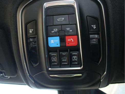 New 2025 Jeep Grand Cherokee Limited w/ Luxury Tech Group II image 23