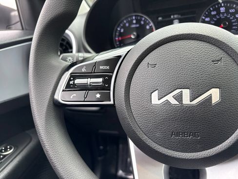 Used 2024 Kia Forte LXS w/ LXS Technology Package FWD image 17