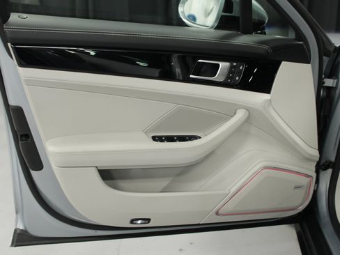Certified 2022 Porsche Panamera 4S image 25