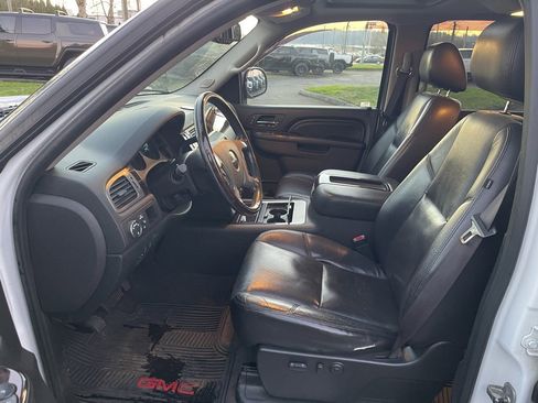 Used 2010 GMC Sierra 1500 Denali image 8