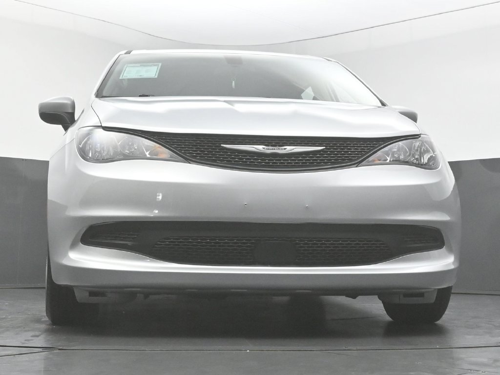 Used 2022 Chrysler Voyager LX FWD image 45