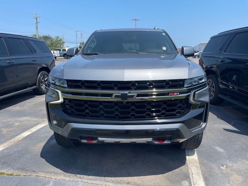 Used 2022 Chevrolet Tahoe Z71 w/ Luxury Package AWD/4WD image 2