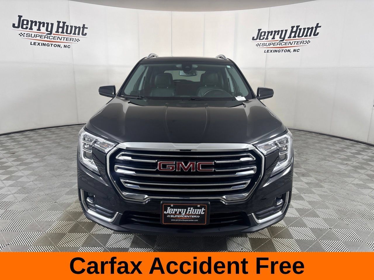 Used 2023 GMC Terrain SLT w/ Infotainment Package II AWD/4WD image 3