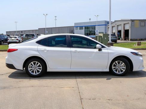 Used 2025 Toyota Camry LE w/ Convenience Package FWD image 23