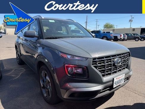 Used 2025 Hyundai Venue SEL image 1
