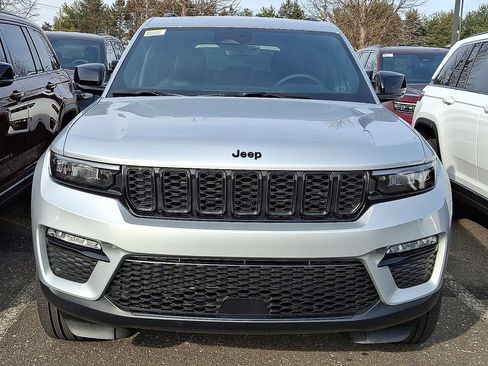 New 2025 Jeep Grand Cherokee Limited w/ Black Appearance Package AWD/4WD image 2