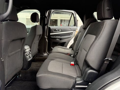 Used 2017 Ford Explorer XLT image 14