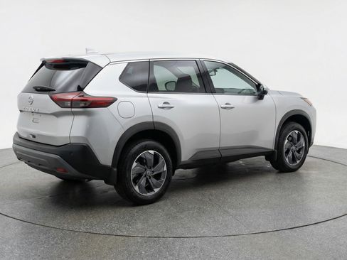 Used 2025 Nissan Rogue SV FWD image 9