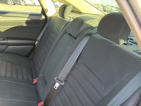 Used 2018 Ford Fusion SE w/ Fusion SE Technology Package FWD image 39