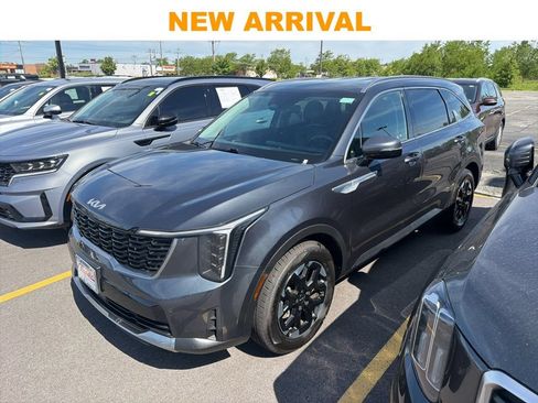 Used 2024 Kia Sorento S FWD image 1