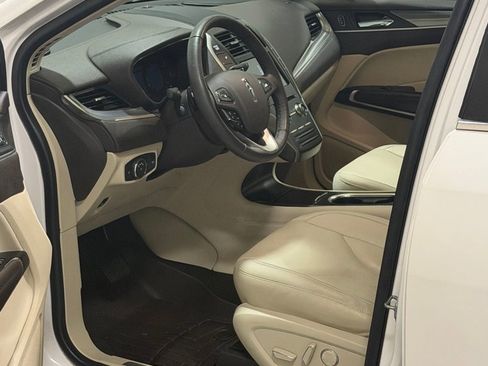 Used 2019 Lincoln MKC Premiere FWD image 8