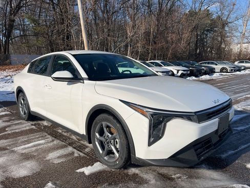 New 2025 Kia K4 LXS image 5