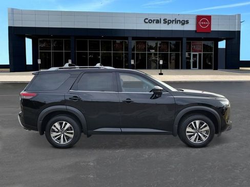 New 2025 Nissan Pathfinder SL image 6