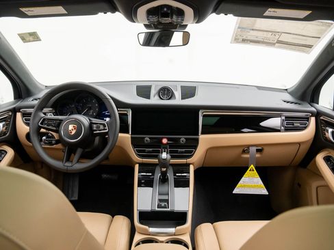 Certified 2026 Porsche Macan AWD/4WD image 11