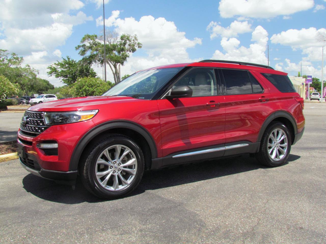 Used 2020 Ford Explorer XLT w/ Equipment Group 202A RWD image 3