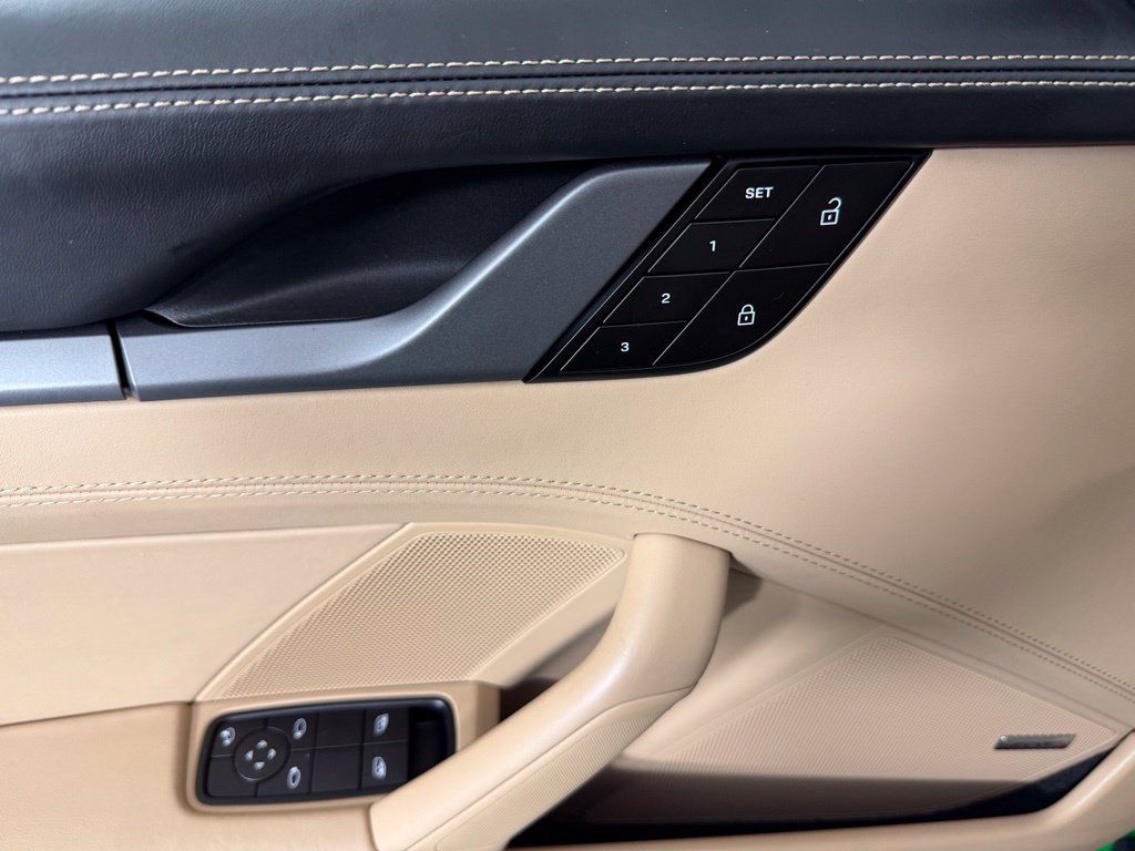 Certified 2023 Porsche 911 Carrera 4S AWD/4WD image 18