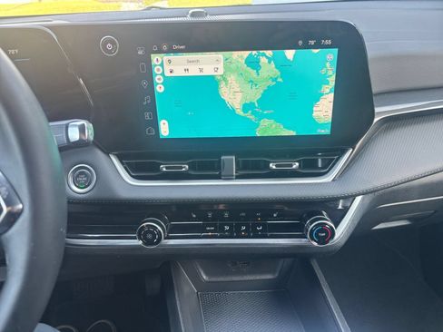 Used 2025 Chevrolet Equinox LT FWD image 16