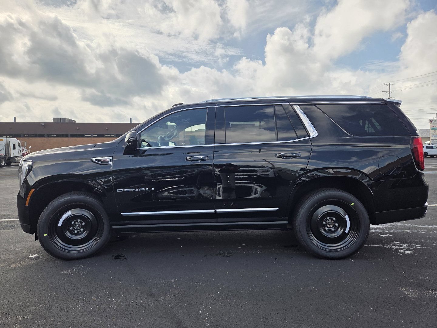 New 2026 GMC Yukon Denali w/ Sun & Power Step Package AWD/4WD image 17