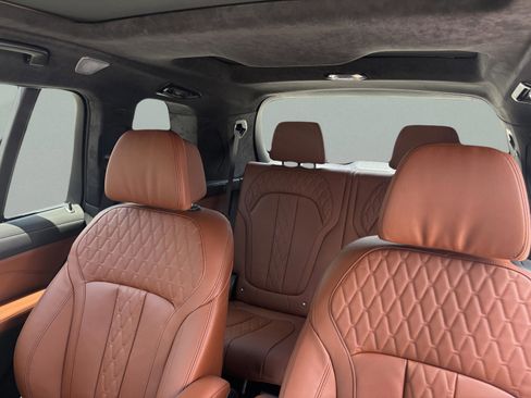 Used 2026 BMW X7 M60i image 33