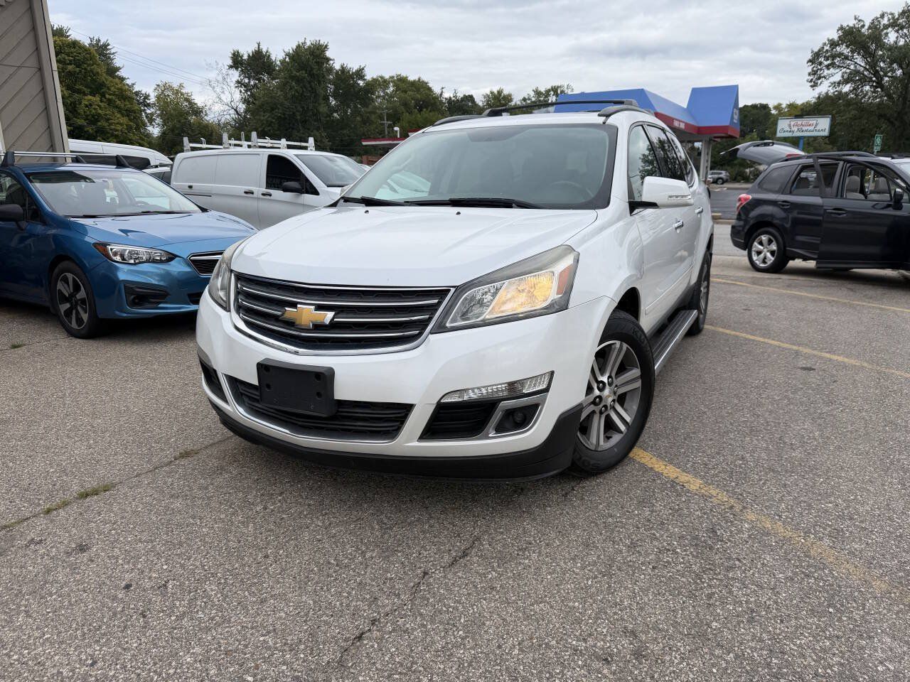 Used 2017 Chevrolet Traverse LT AWD/4WD image 3