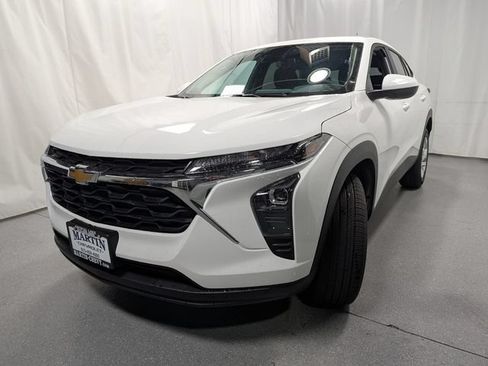 New 2026 Chevrolet Trax LS w/ LS Convenience Package FWD image 6
