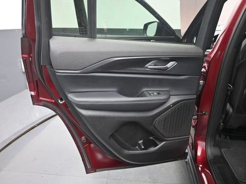 Used 2024 Jeep Grand Cherokee Laredo AWD/4WD image 14