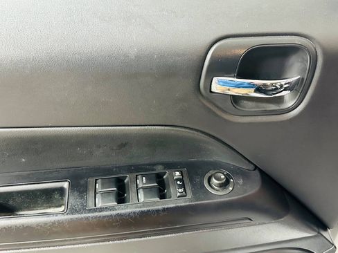 Used 2015 Jeep Patriot High Altitude FWD image 21