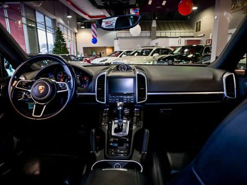 Used 2016 Porsche Cayenne image 29