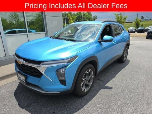 Used 2025 Chevrolet Trax LT w/ Driver Confidence Package FWD image 1