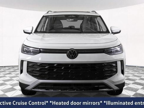 Used 2026 Volkswagen Tiguan SE w/ Panoramic Sunroof Package AWD/4WD image 9