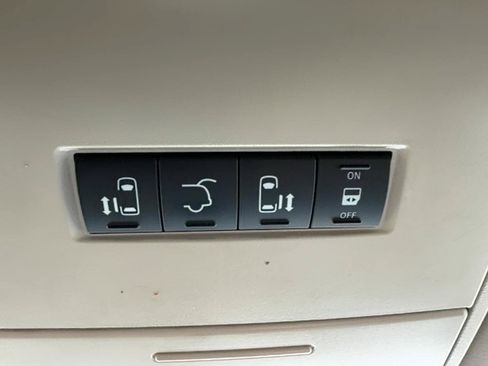 Used 2014 Chrysler Town & Country Touring-L w/ Driver Convenience Group FWD image 13
