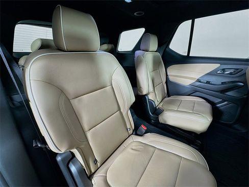 Used 2023 Chevrolet Traverse Premier image 30