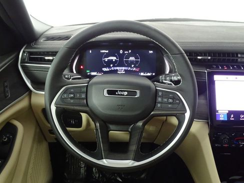 New 2025 Jeep Grand Cherokee L Limited image 29