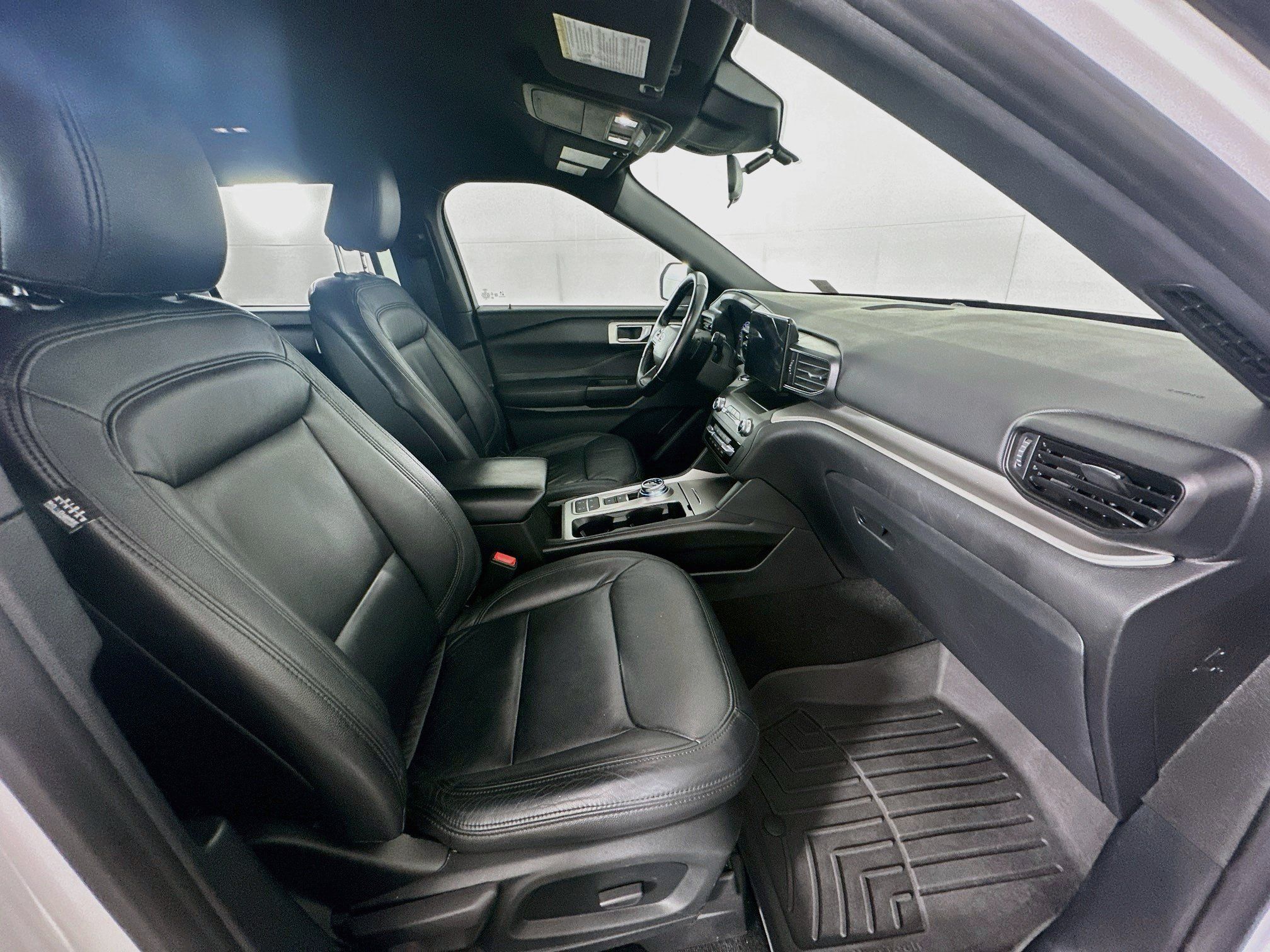 Used 2020 Ford Explorer XLT RWD image 30