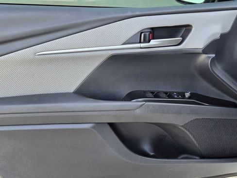 Used 2025 Toyota Camry SE image 11